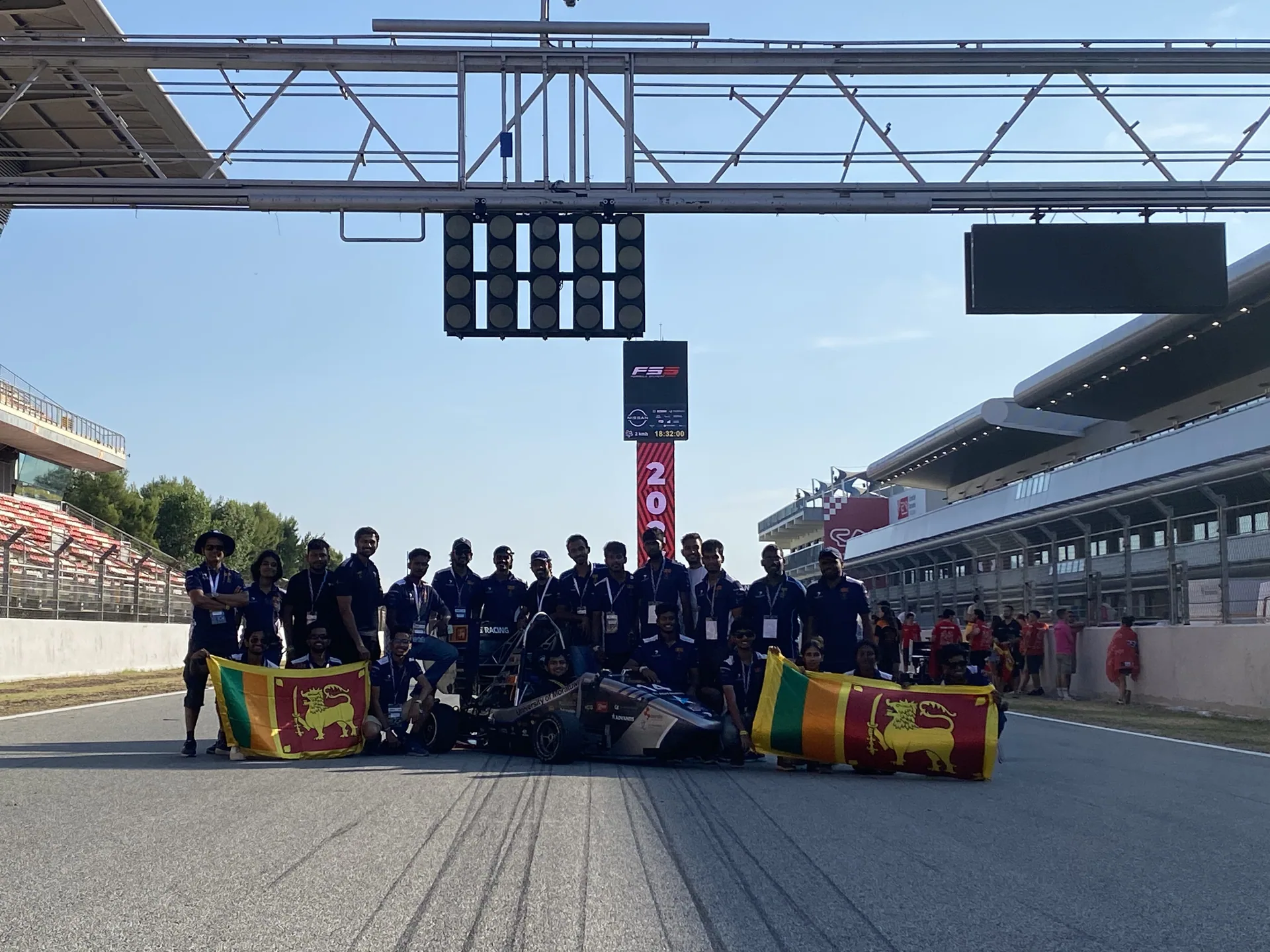 Team photo at Circuit de Barcelona Catalunya_01