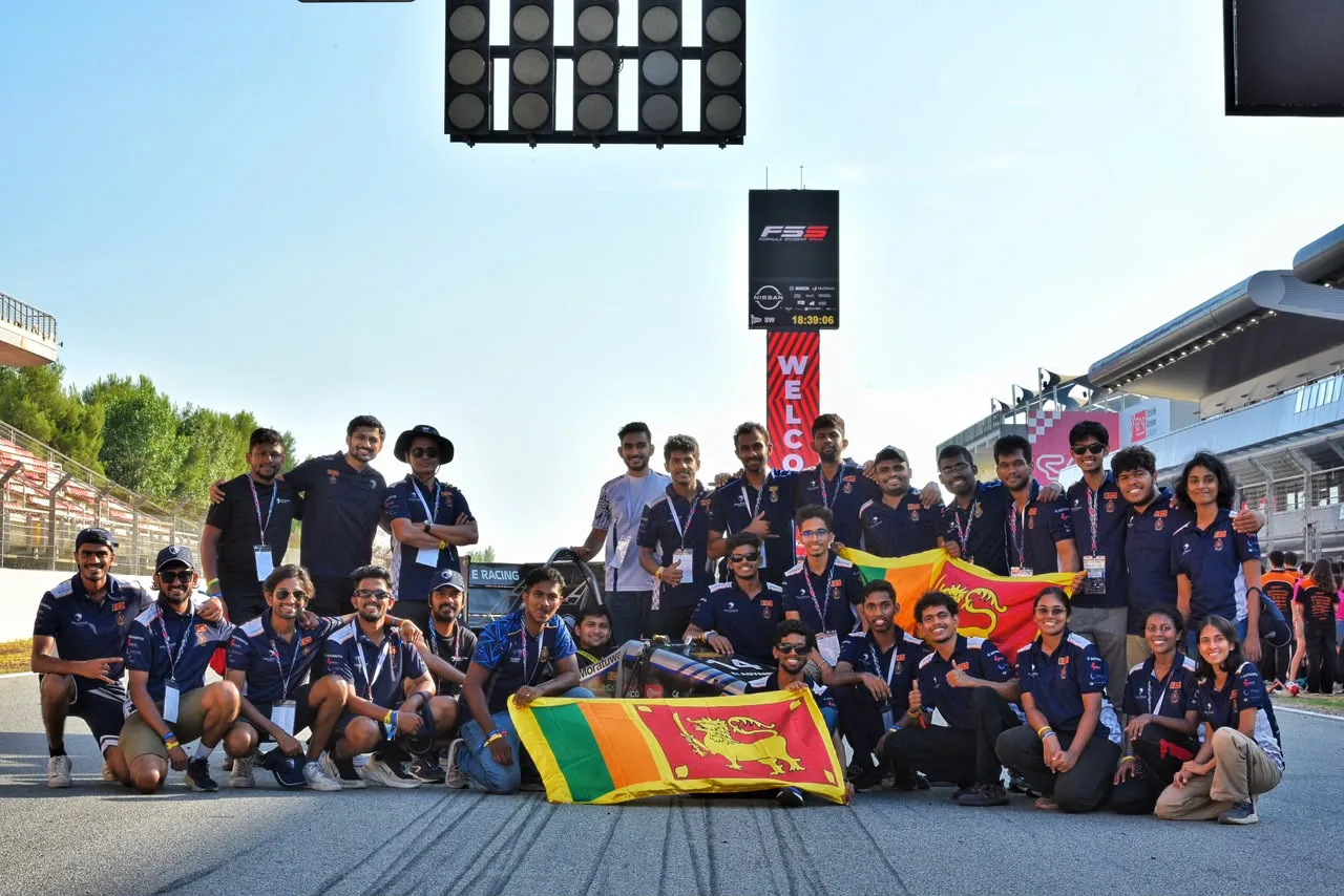 Team photo at Circuit de Barcelona Catalunya_03